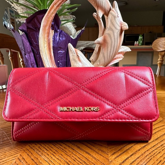 NWT Michael Kors Jet Set Travel
Lg PVC Leather Trifold Wallet (Chili) - Picture 2 of 10